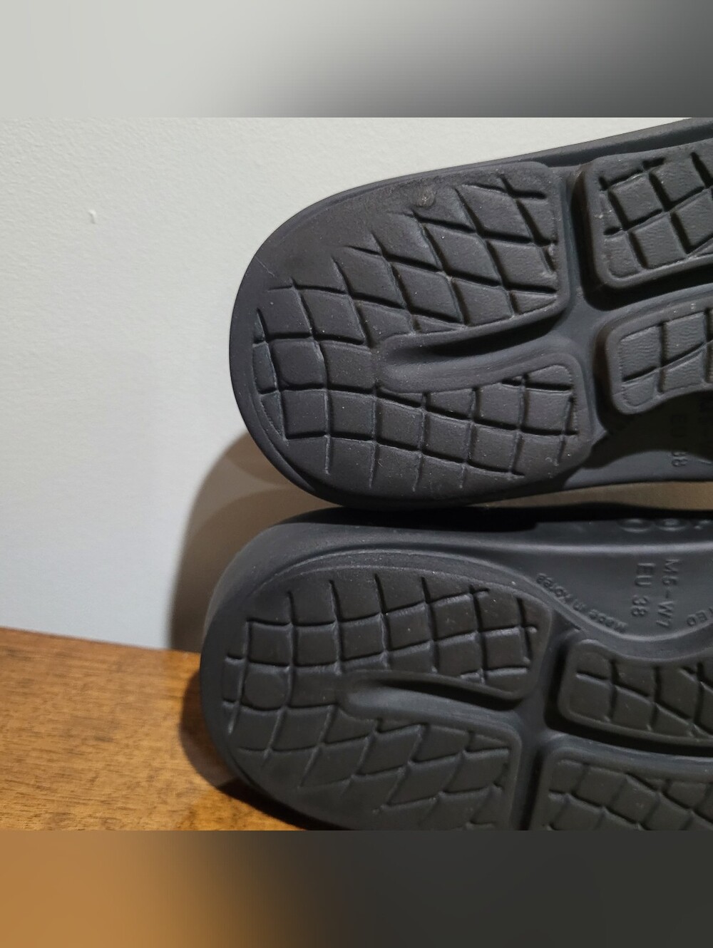 Oofos OOahh Women's 7 Men's 5 Black Slide Recovery Sandles - Picture 9 of 9